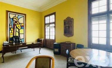 Casa en Arriendo en Moneda entre Cienfuegos y Barroso