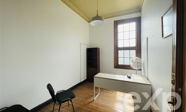 Casa en Arriendo en Moneda entre Cienfuegos y Barroso