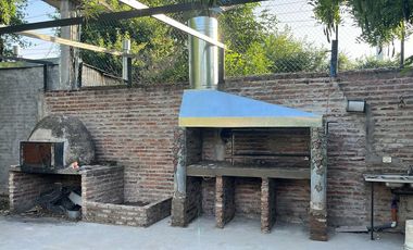 VENTA Casa Quinta - Bosques, Fcio Varela - Pileta