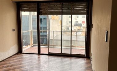 ALQUILER Departamento 2 dormitorios - Balcón.