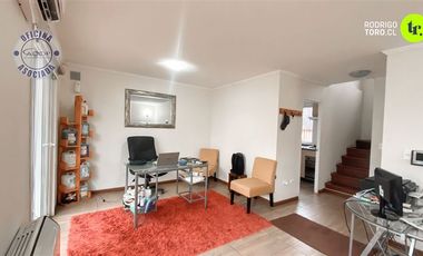 Casa en Venta en Villa Tres Vientos, Los Ángeles