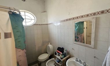 CASA VENTA QUILMES 3 AMBIENTES BALCON Y  JARDIN