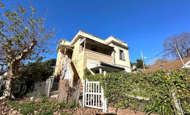 CASA VENTA QUILMES 3 AMBIENTES BALCON Y  JARDIN