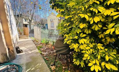 CASA VENTA QUILMES 3 AMBIENTES BALCON Y  JARDIN