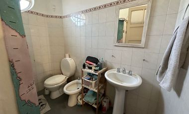 CASA VENTA QUILMES 3 AMBIENTES BALCON Y  JARDIN
