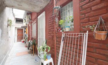 SE VENDE PH 2 AMB EN BALVANERA, EN PLANTA BAJA!