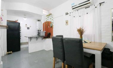 SE VENDE PH 2 AMB EN BALVANERA, EN PLANTA BAJA!