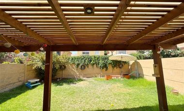 Casa en Arriendo en Arriendo solo con compromiso de Compra!!Fuera de Condominio!