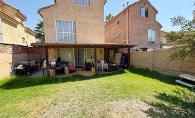 Casa en Arriendo en Arriendo solo con compromiso de Compra!!Fuera de Condominio!
