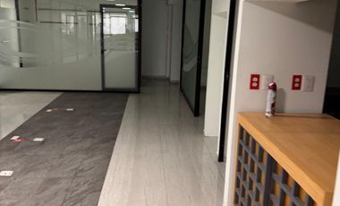 RENTA DE Excelente Local Comercial de 216M2