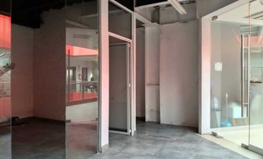 RENTA DE Amplísimo y excelente Local Comercial 117M2