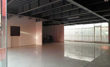 RENTA DE Amplísimo y excelente Local Comercial 117M2
