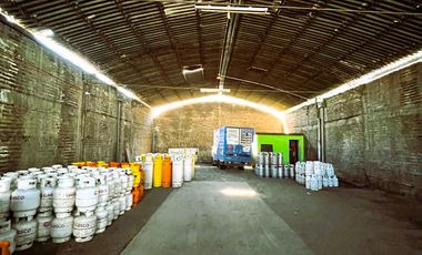 EXCELENTE GALPÓN DE AMPLIAS DIMENSIONES