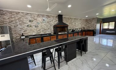 HERMOSA CASA EN PARCELA EN MEJOR CONDOMINIO DE BATUCO