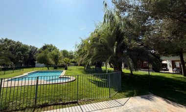 HERMOSA CASA EN PARCELA EN MEJOR CONDOMINIO DE BATUCO