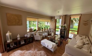 HERMOSA CASA EN PARCELA EN MEJOR CONDOMINIO DE BATUCO