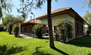 HERMOSA CASA EN PARCELA EN MEJOR CONDOMINIO DE BATUCO