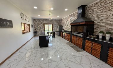 HERMOSA CASA EN PARCELA EN MEJOR CONDOMINIO DE BATUCO