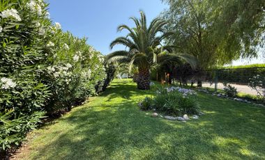 HERMOSA CASA EN PARCELA EN MEJOR CONDOMINIO DE BATUCO