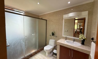 HERMOSA CASA EN PARCELA EN MEJOR CONDOMINIO DE BATUCO