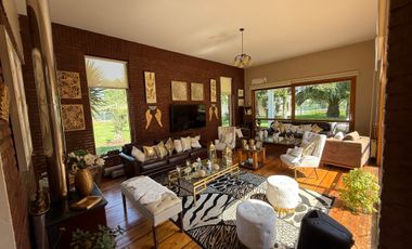 HERMOSA CASA EN PARCELA EN MEJOR CONDOMINIO DE BATUCO