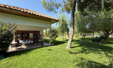 HERMOSA CASA EN PARCELA EN MEJOR CONDOMINIO DE BATUCO