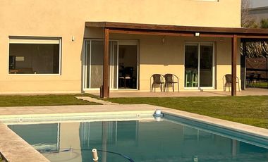 Casa en Venta Haras Santa Maria - 5 ambientes - El Refugio