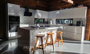 Espectacular casa con vista privilegiada a la laguna en «Reserva de Frutillar»
