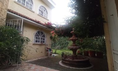 HERMOSA CASA CON EL MEJOR JARDIN EN OJO DE AGUA