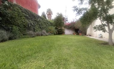 HERMOSA CASA CON EL MEJOR JARDIN EN OJO DE AGUA