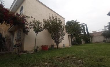 HERMOSA CASA CON EL MEJOR JARDIN EN OJO DE AGUA