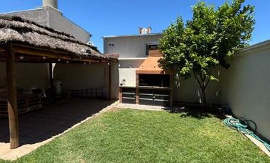 Se vende casa de 2 plantas en General Alvear Mendoza