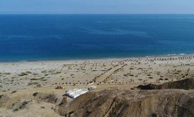 Se vende Lote de Playa en primera fila en esquina en El Ñuro