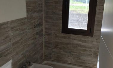 Casa en Venta en la Primavera Golf, Lujan