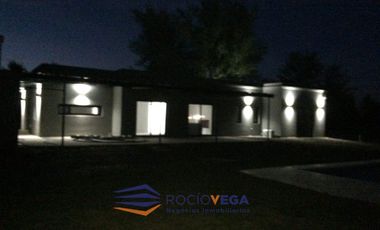 Casa en Venta en la Primavera Golf, Lujan