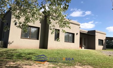 Casa en Venta en la Primavera Golf, Lujan