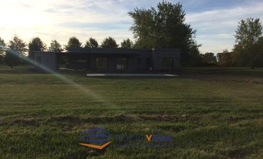 Casa en Venta en la Primavera Golf, Lujan