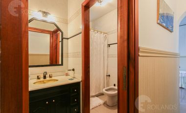 Venta Casa 5 Ambientes con Parrilla, Pileta y Cochera en Lomas de Zamora