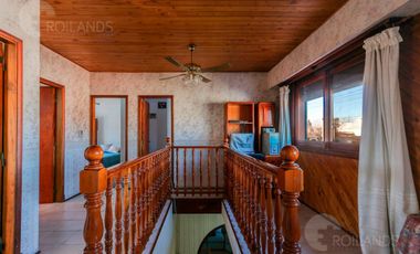 Venta Casa 5 Ambientes con Parrilla, Pileta y Cochera en Lomas de Zamora