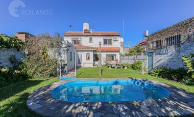 Venta Casa 5 Ambientes con Parrilla, Pileta y Cochera en Lomas de Zamora