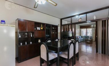 Venta Casa 5 Ambientes con Parrilla, Pileta y Cochera en Lomas de Zamora