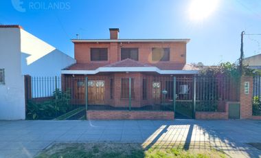Venta Casa 5 Ambientes con Parrilla, Pileta y Cochera en Lomas de Zamora