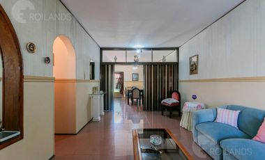 Venta Casa 5 Ambientes con Parrilla, Pileta y Cochera en Lomas de Zamora