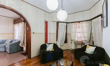 Venta Casa 5 Ambientes con Parrilla, Pileta y Cochera en Lomas de Zamora