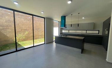 CASA EN VENTA EN COTO BOSQUETTO
