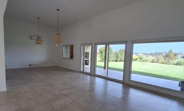 RBS. HERMOSA CASA EN EL CAMPO FINCAS EXCLUSIVAS, CARDALES.