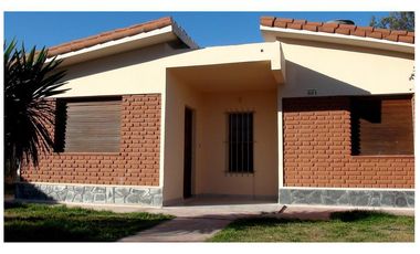 Casa en alquiler - 3 hab - Patio - Gas natural - cochera semicubierta