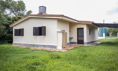 Casa en alquiler - 3 hab - Patio - Gas natural - cochera semicubierta