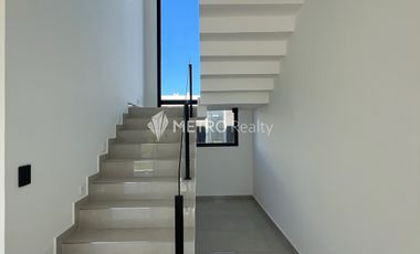 Casa en Alquiler Araucarias con 4 habitaciones en Puertos del Lagos