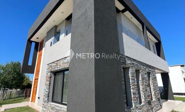 Casa en Alquiler Araucarias con 4 habitaciones en Puertos del Lagos